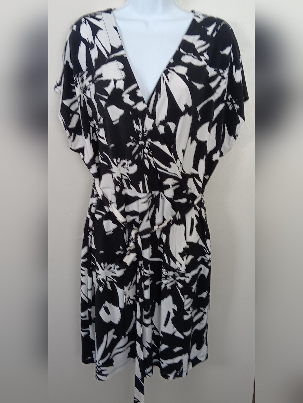 Nine West Black and White Floral Faux Wrap Midi Dress  Belted Sz XL